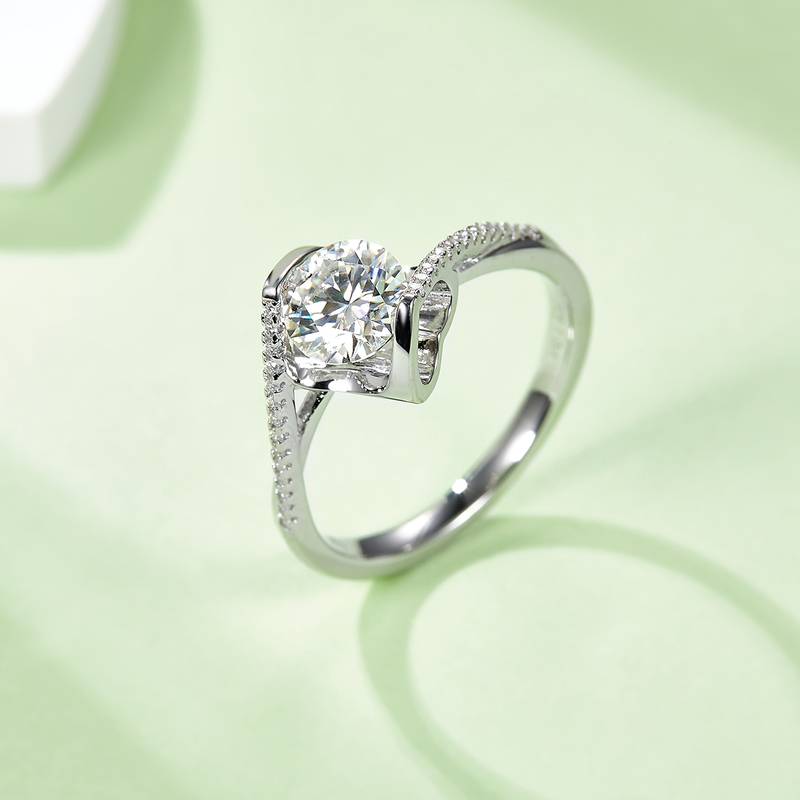 扭臂微镶天使之吻S925银镀白金MoissaniteWomen's Ring1ctD级
